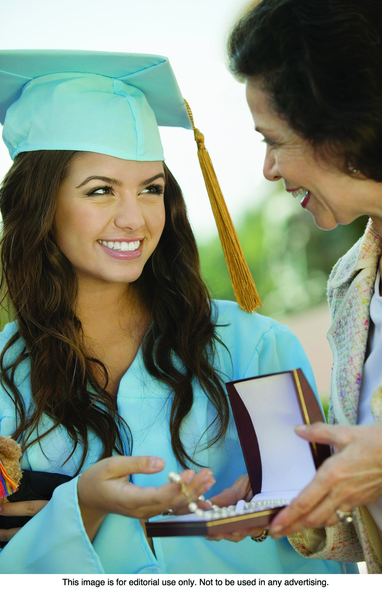 The following are nine graduation gift ideas.