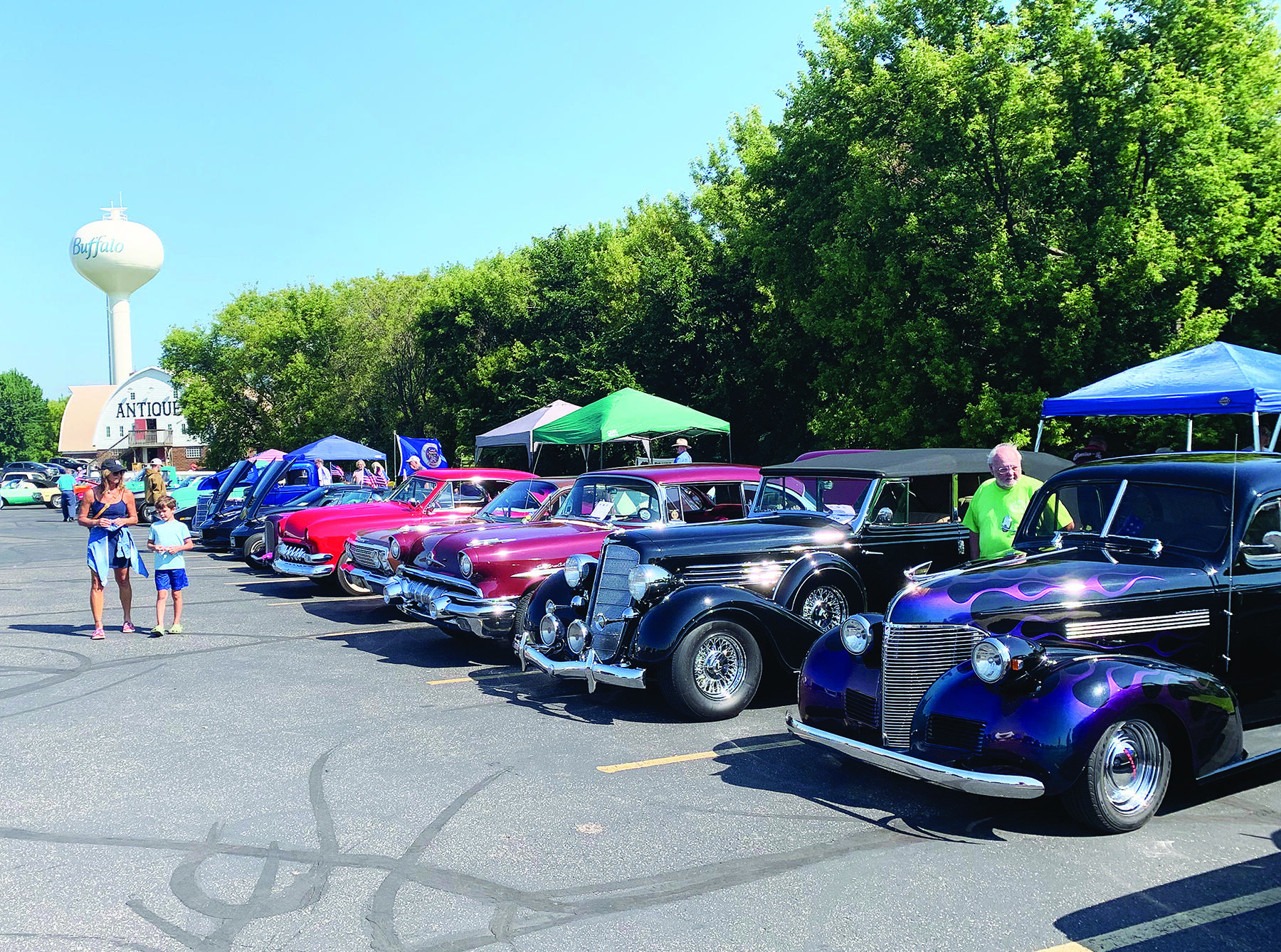 Blue skies allowed sunlight to sparkle off the polished hoods of vintage automotives lined in the Buffalo American Legion parking lot last Saturday.